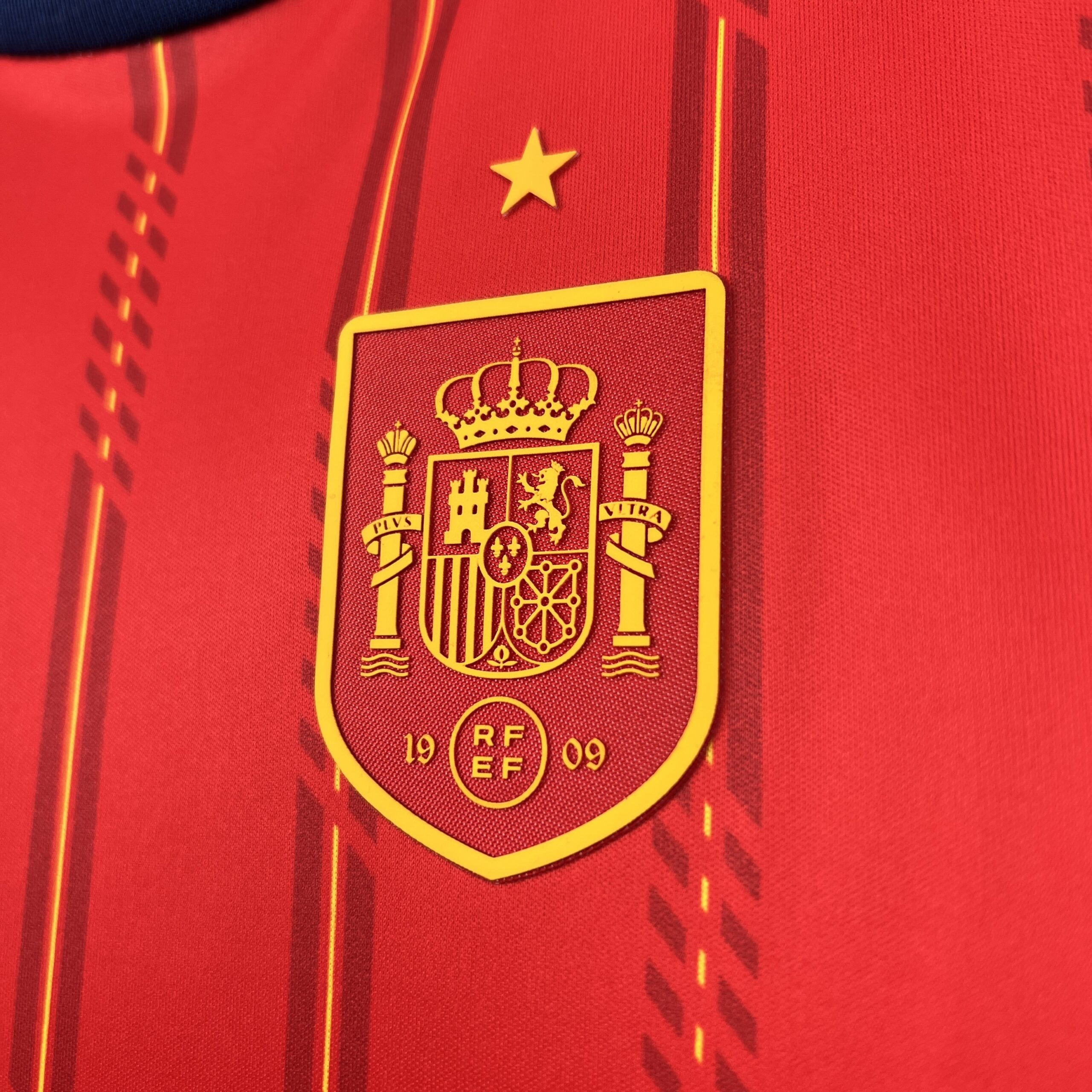 Completo Spagna Home Mondiale 2026 Bambino (Maglia + Pantaloncini) - dettaglio 2