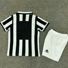 Conjunto Juventus Niño 1994/95 — Vista posterior