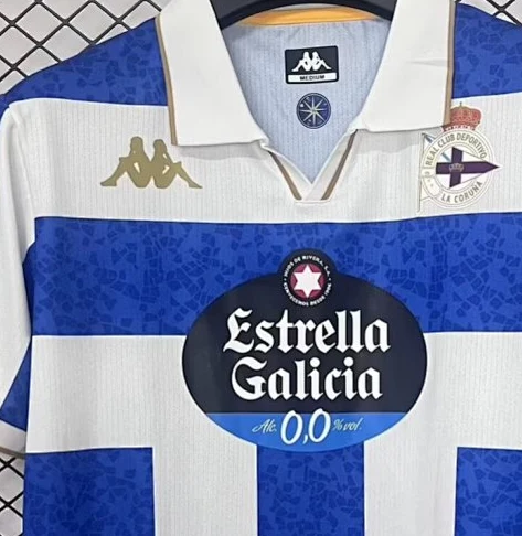 maglia deportivo la coruna home dettaglio colletto e petto