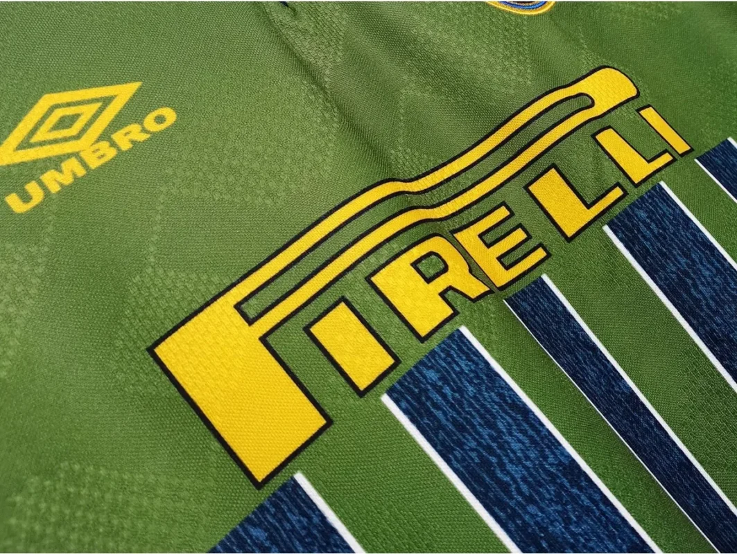 maglia inter verde dettaglio