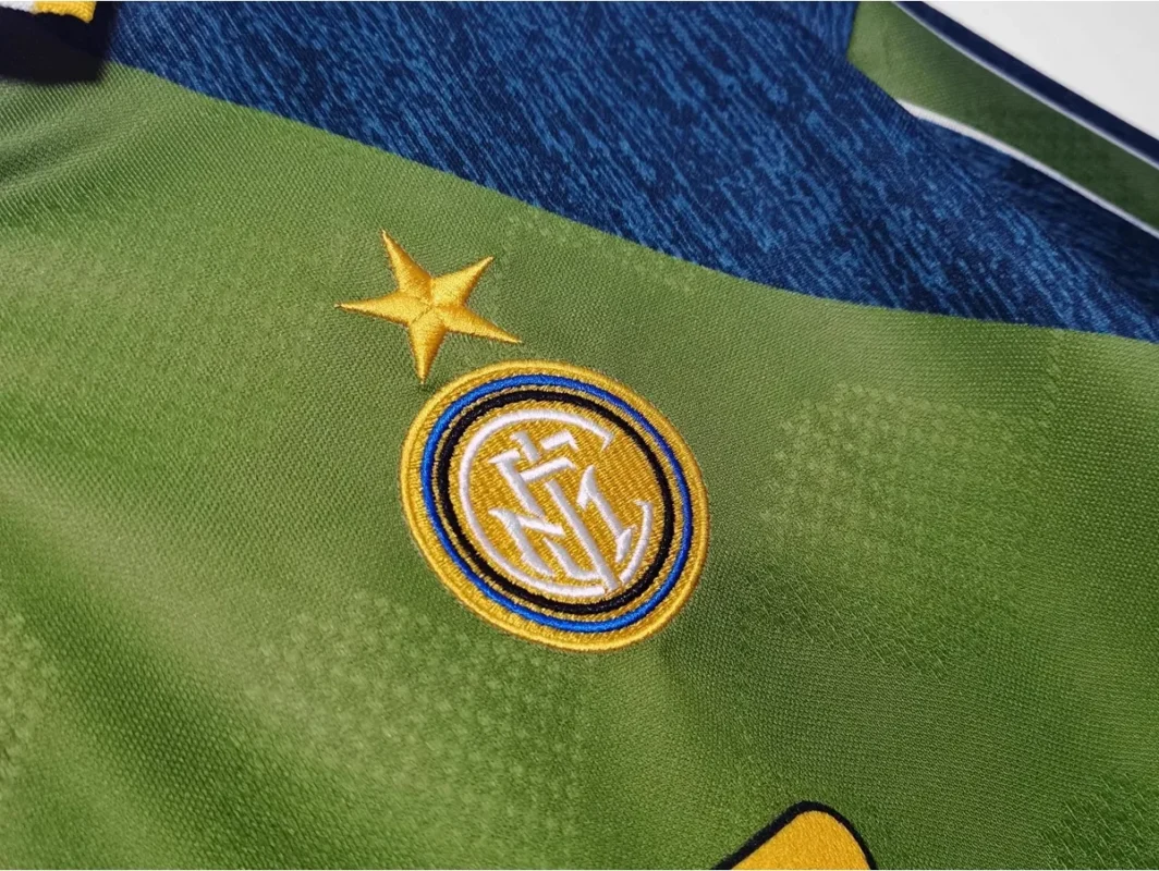 maglia inter verde particolare