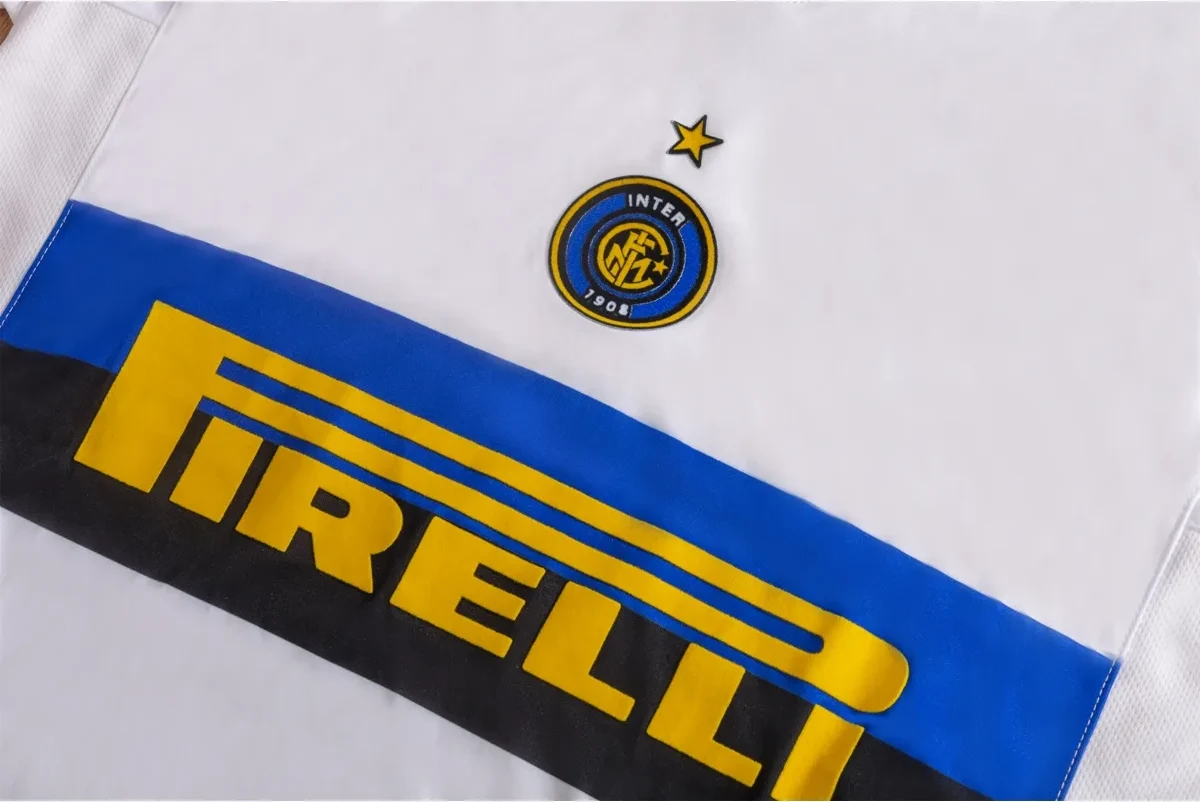 Maglia Inter 2005/06 fascia Pirelli e stemma
