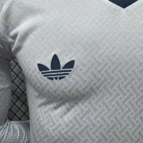 Camiseta Italia Manga Larga Mundial 2026 – Segunda Equipación – Jugador – detalle real del producto 2, foto del proveedor