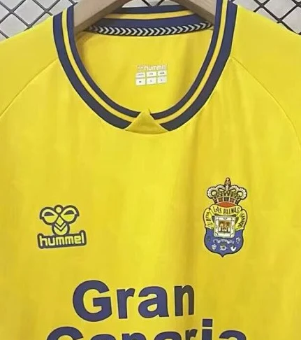 maglia las palmas home dettaglio colletto e petto