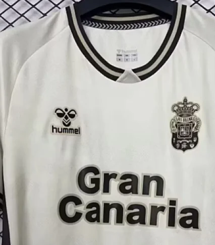 maglia las palmas third dettaglio colletto e petto