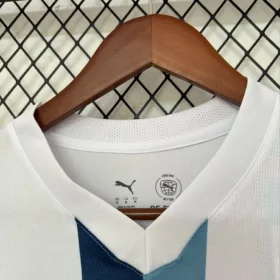 Terza Maglia Manchester City 2026/27 — fotografia reale del colletto