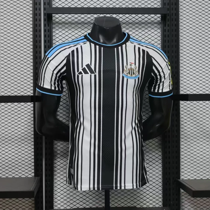 maglia newcastle home 2026/27 vista frontale TIFOSO STORE