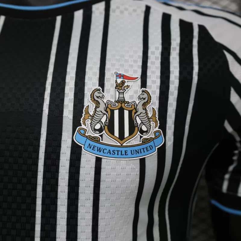 maglia newcastle home 2026/27 dettaglio tessuto e finiture TIFOSO STORE