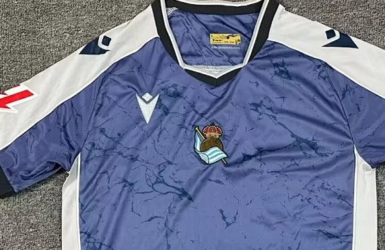 maglia real sociedad away dettaglio colletto e petto