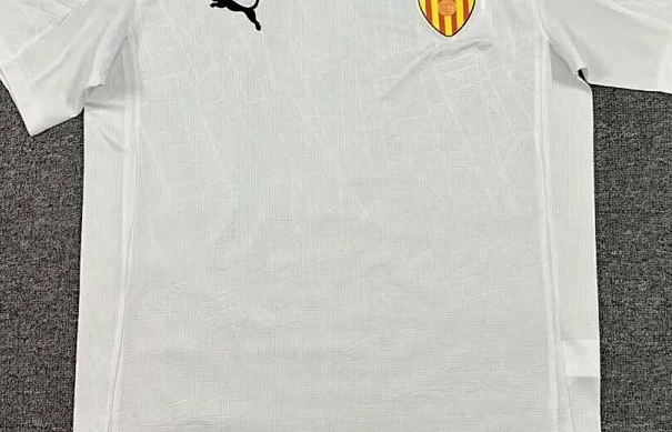 maglia valencia home dettaglio grafica