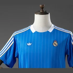 Camiseta Real Madrid Terrace Icons Azul — Foto 3