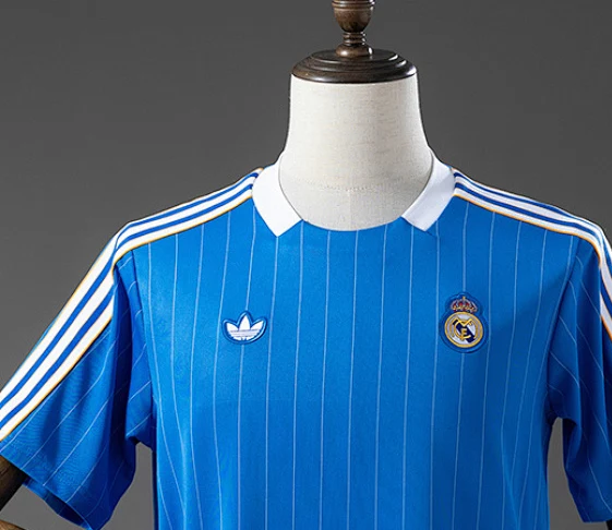 t-shirt real madrid terrace dettaglio colletto e petto