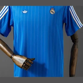 Camiseta Real Madrid Terrace Icons Azul — Detalle del producto