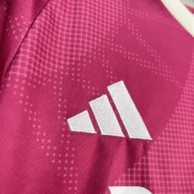 Camiseta Real Madrid 2026/27 – Tercera Equipación — detalle real del logotipo