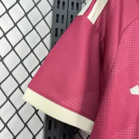 Camiseta Real Madrid 2026/27 – Tercera Equipación — detalle real del puño