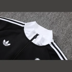 Tuta Juventus Full Zip Nera con Colletto Bianco - dettaglio della zip