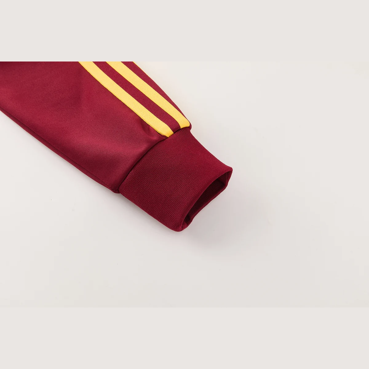 Tuta Roma Bordeaux da Allenamento - dettaglio dello stemma