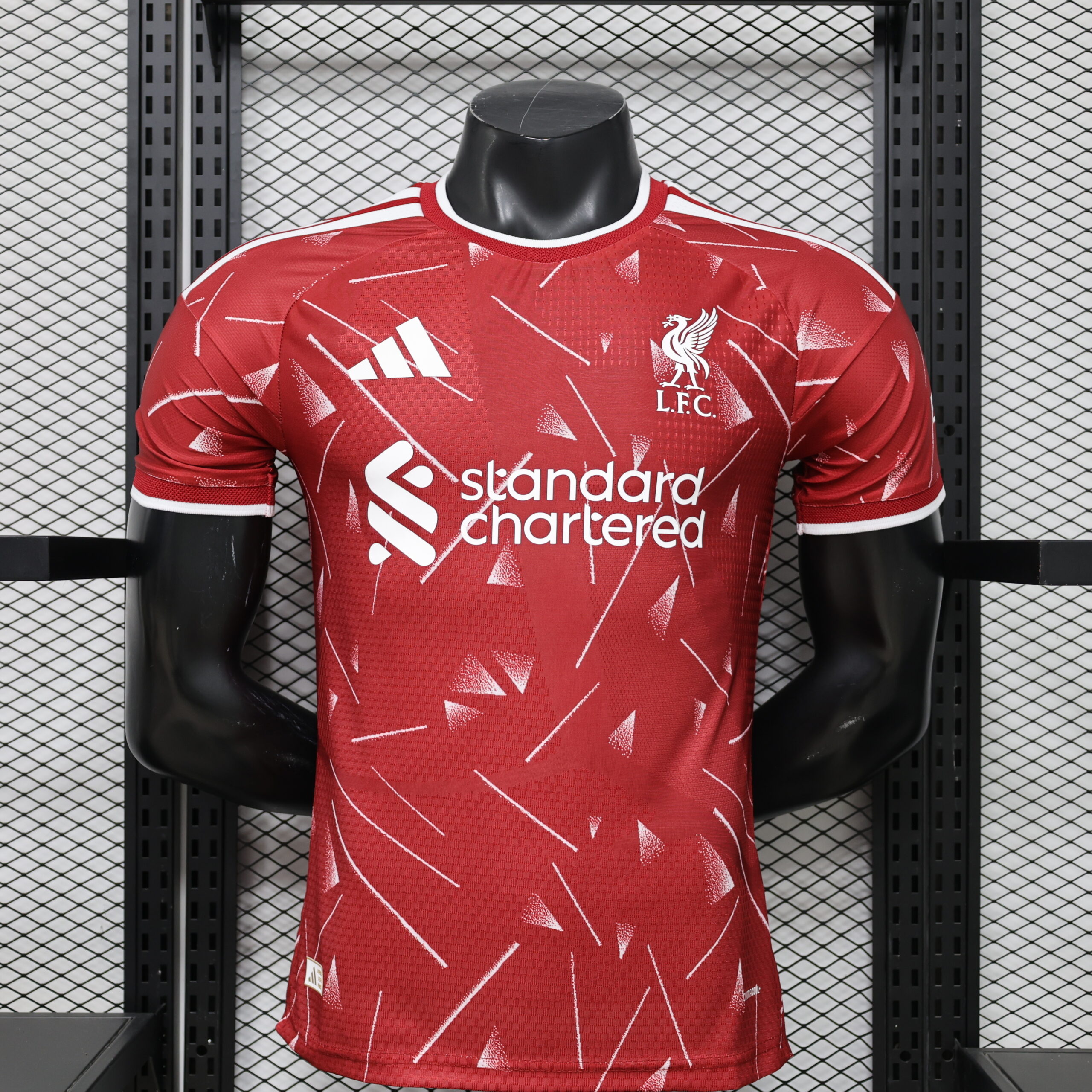 maglia liverpool home giocatore fronte rosso motivo a triangoli