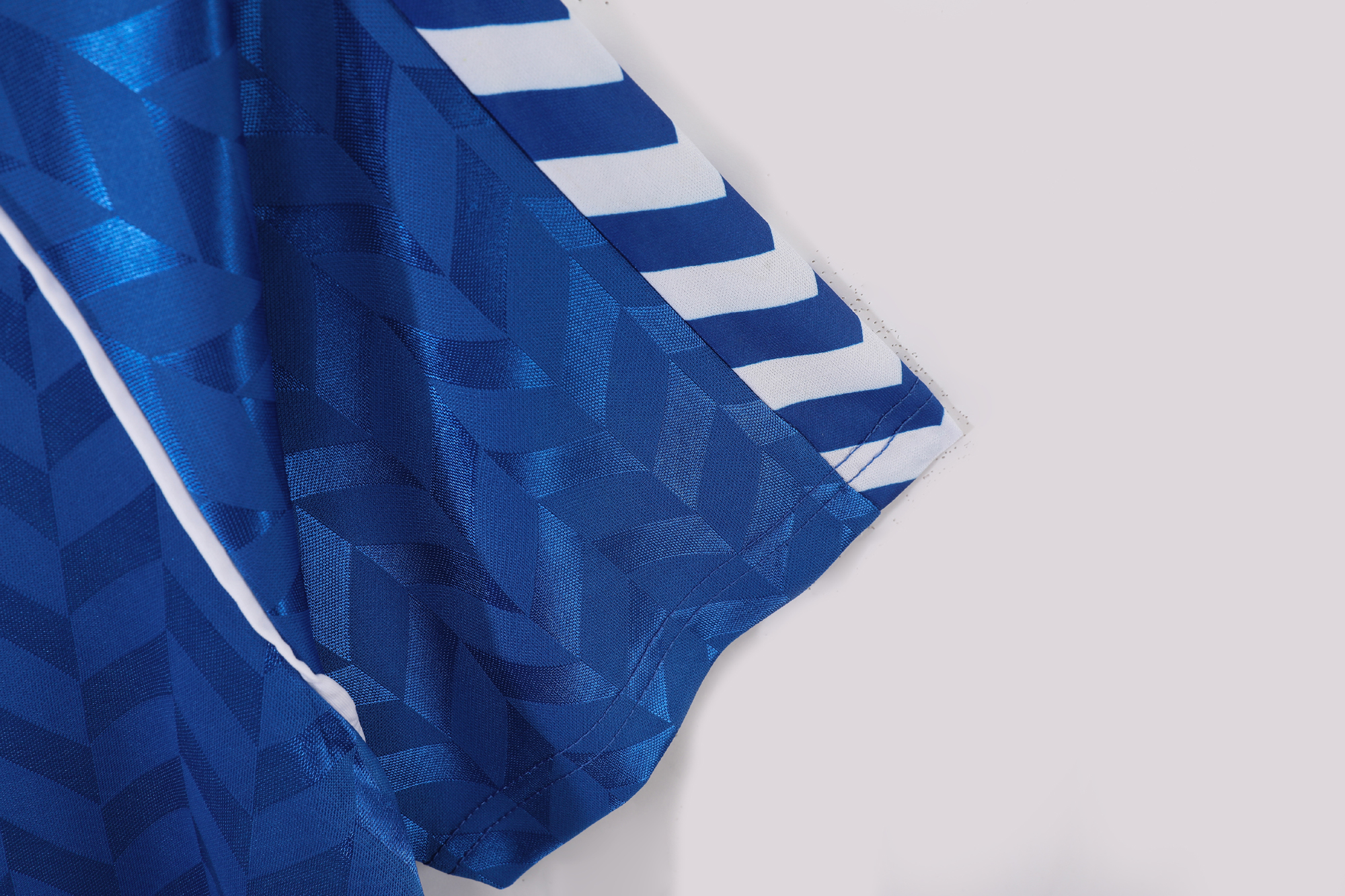 maglia real madrid 1986/87 away dettaglio manica