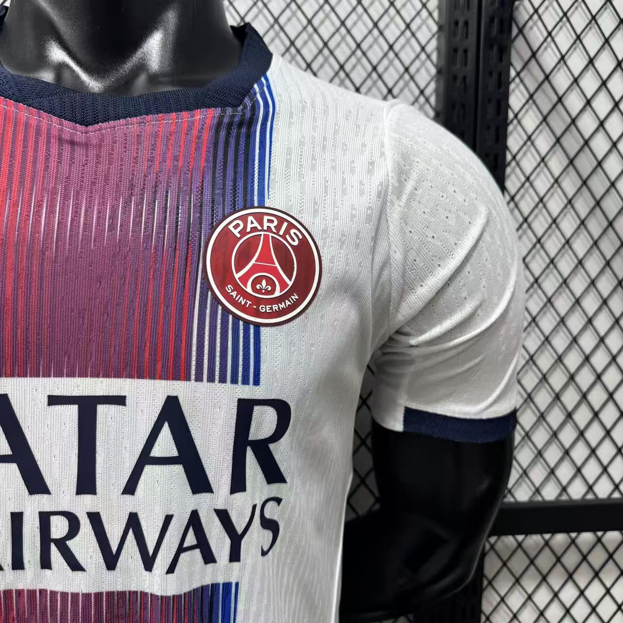 maglia psg away giocatore stemma del club