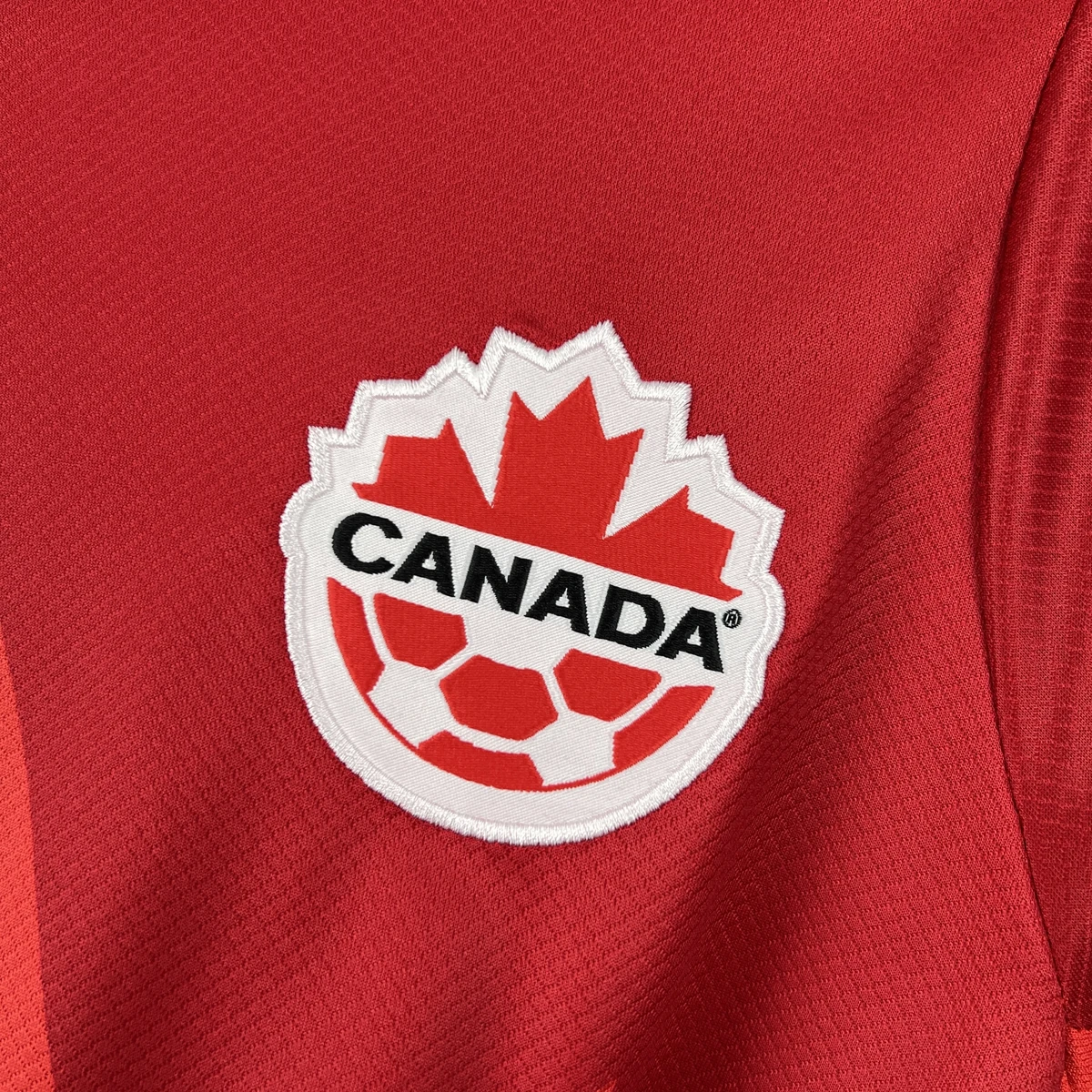 maglia canada dettaglio stemma