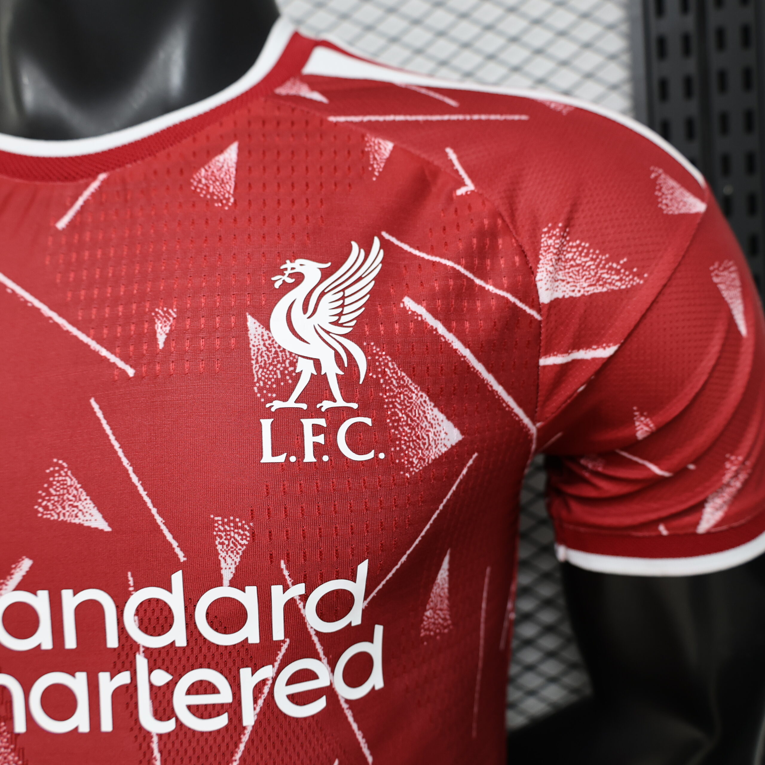 maglia liverpool home giocatore stemma liverbird