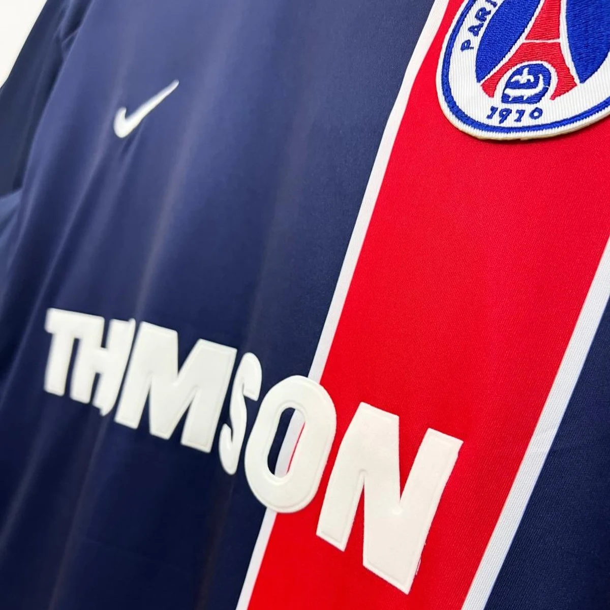 Maglia PSG 2002/03 Retro, dettaglio dello sponsor Thomson