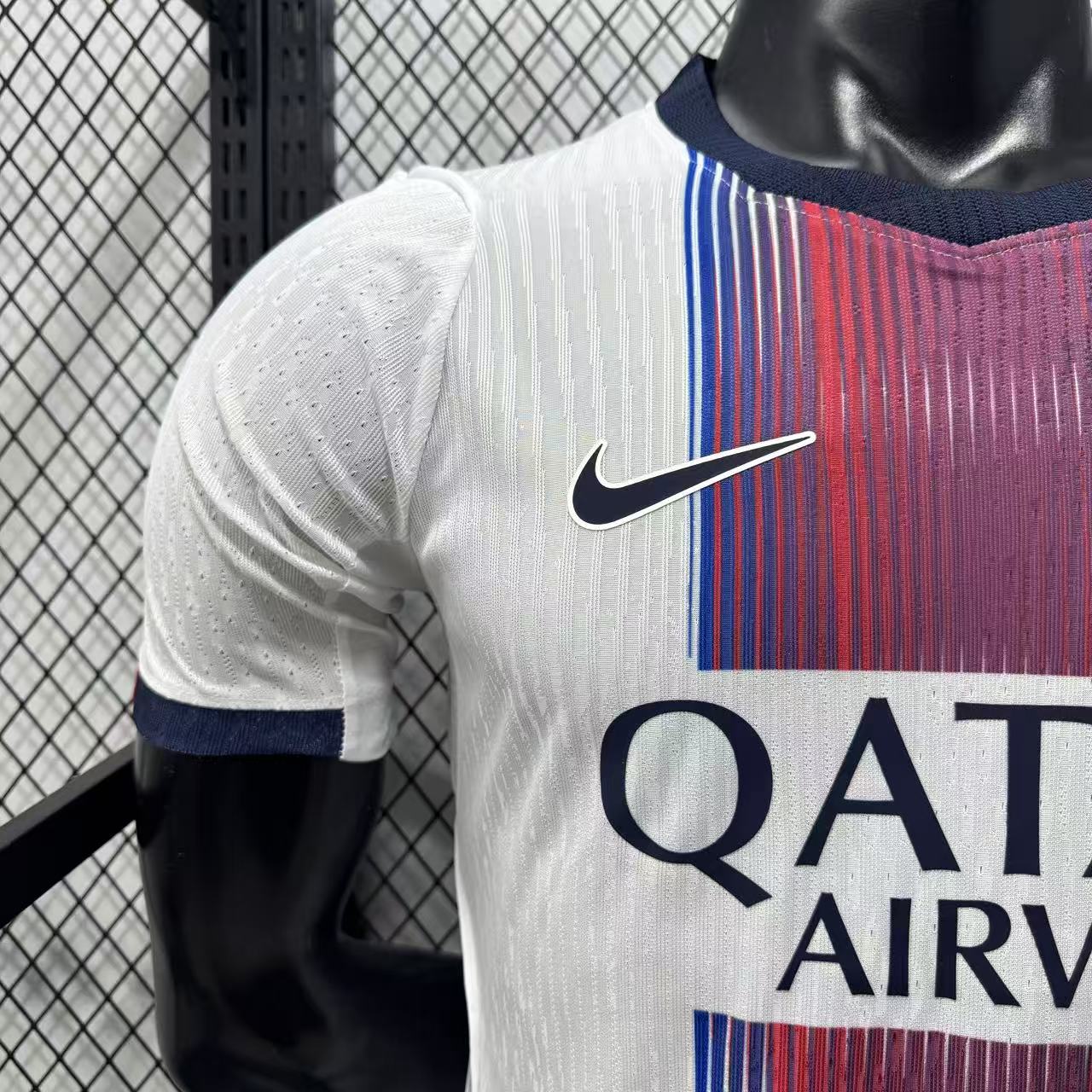 maglia psg away giocatore dettaglio colletto e spalla