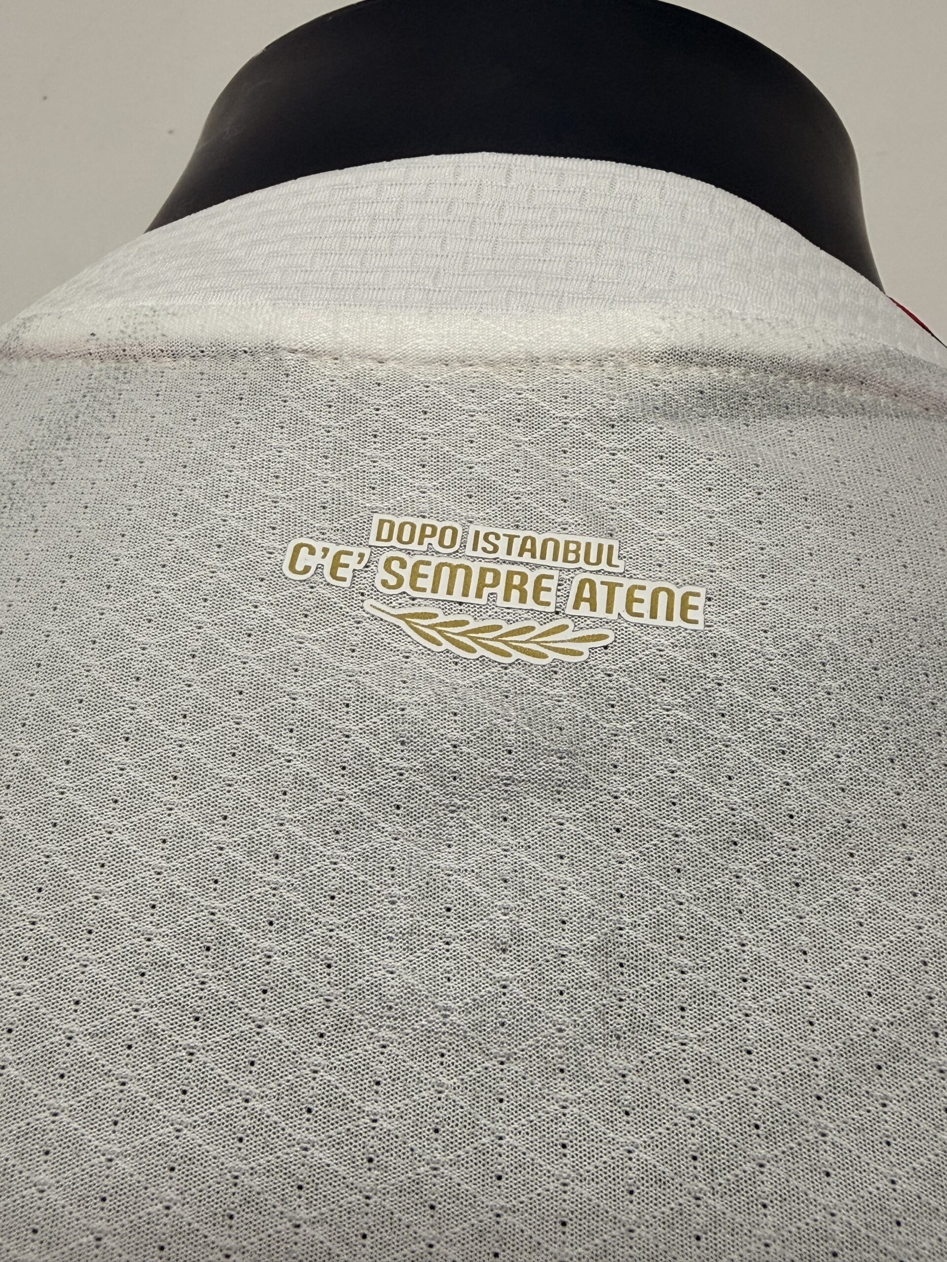 seconda maglia Milan 2026/27 dettaglio tessuto