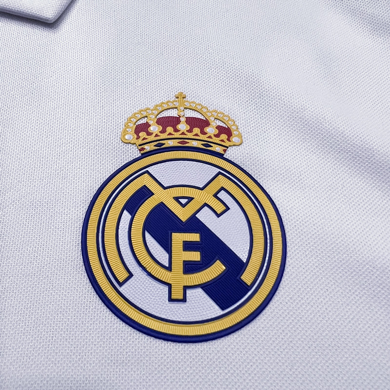maglia real madrid 2016/17 dettaglio stemma