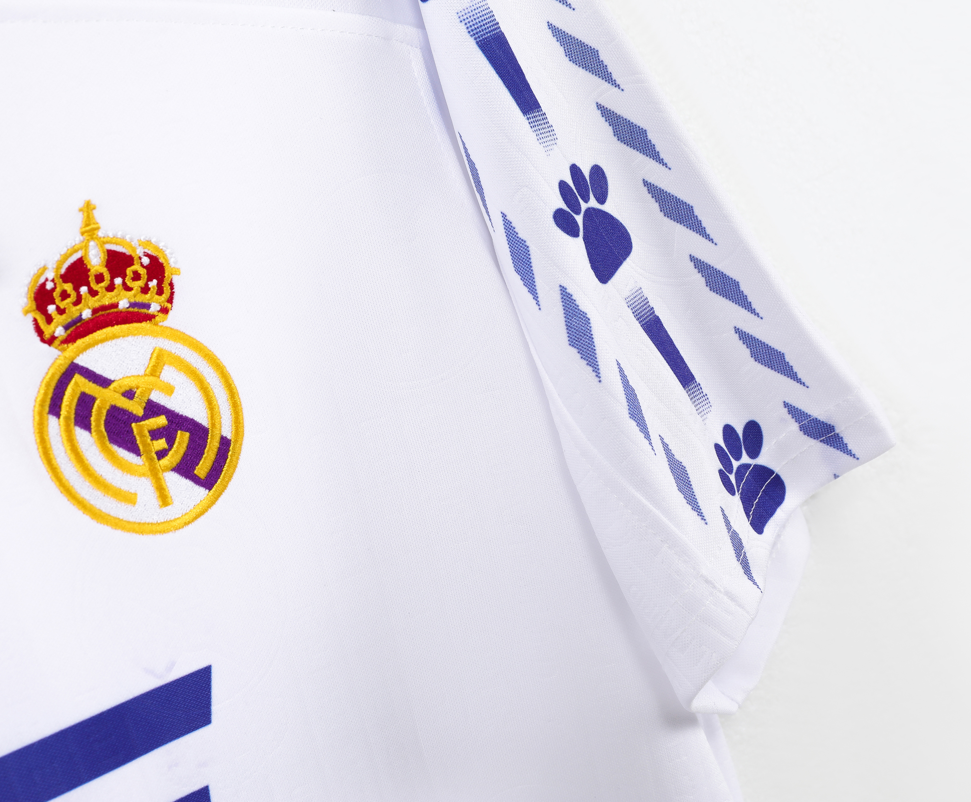 maglia real madrid 1996/97 home dettaglio colletto