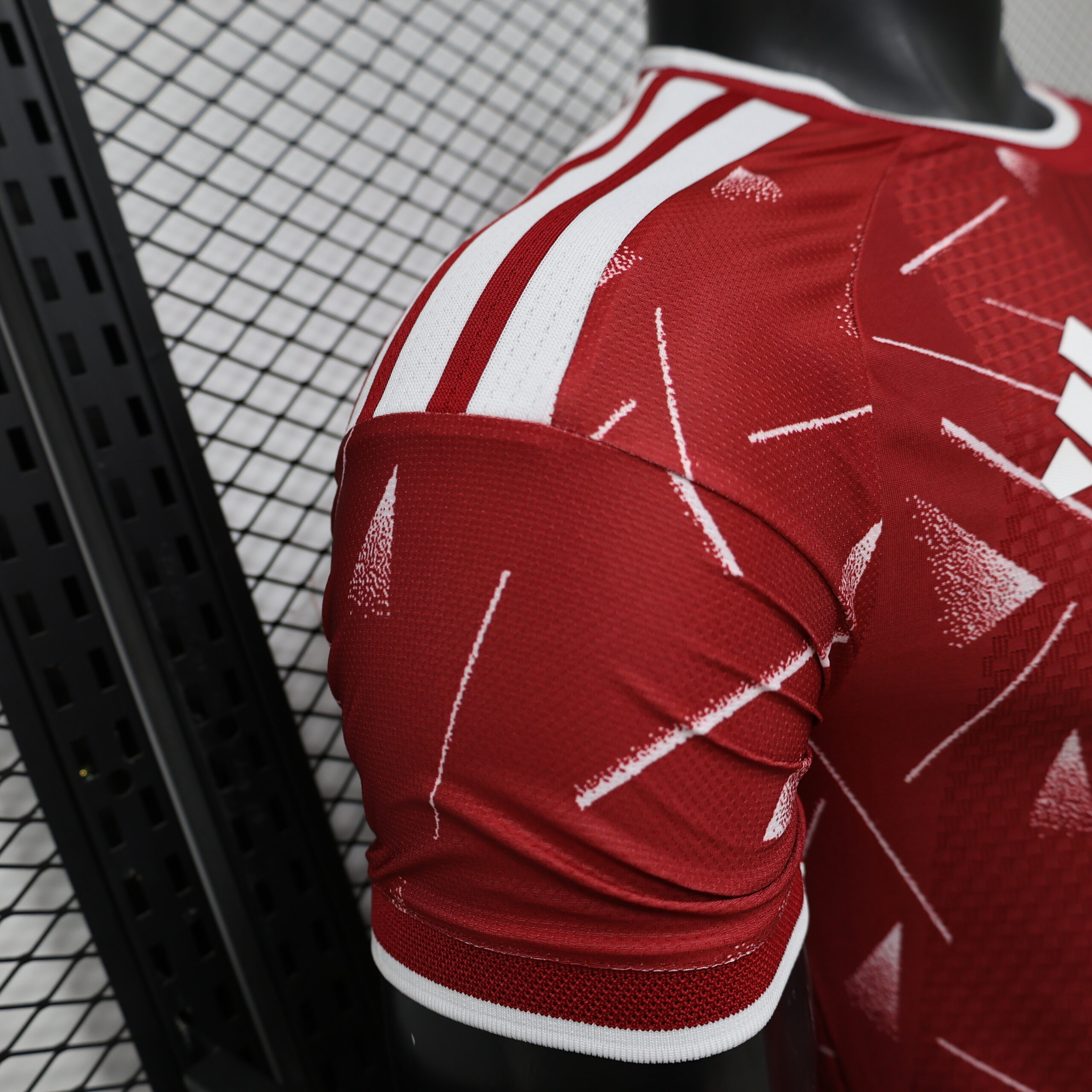 maglia liverpool home giocatore colletto e spalla