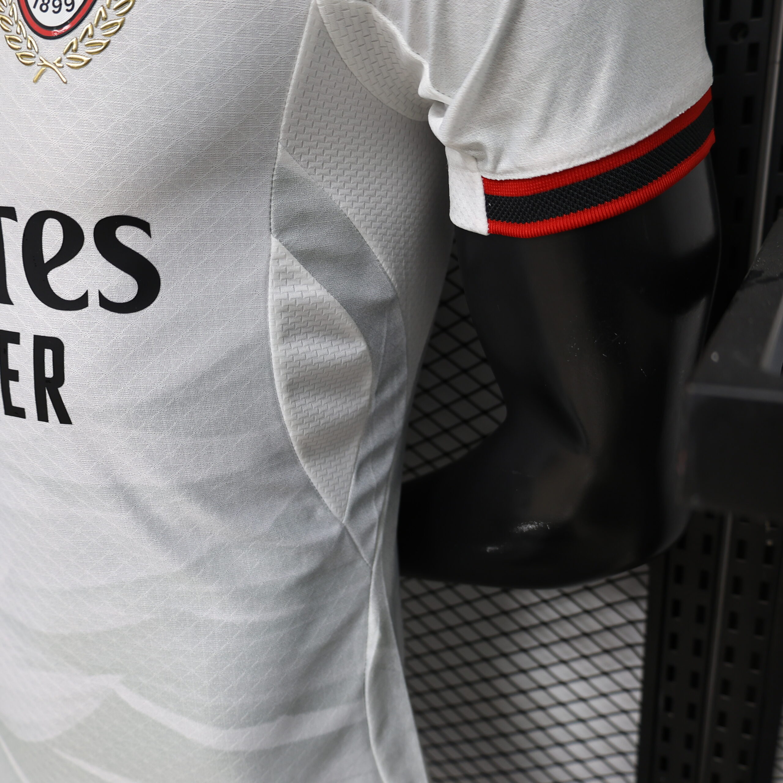 seconda maglia Milan 2026/27 dettaglio laterale