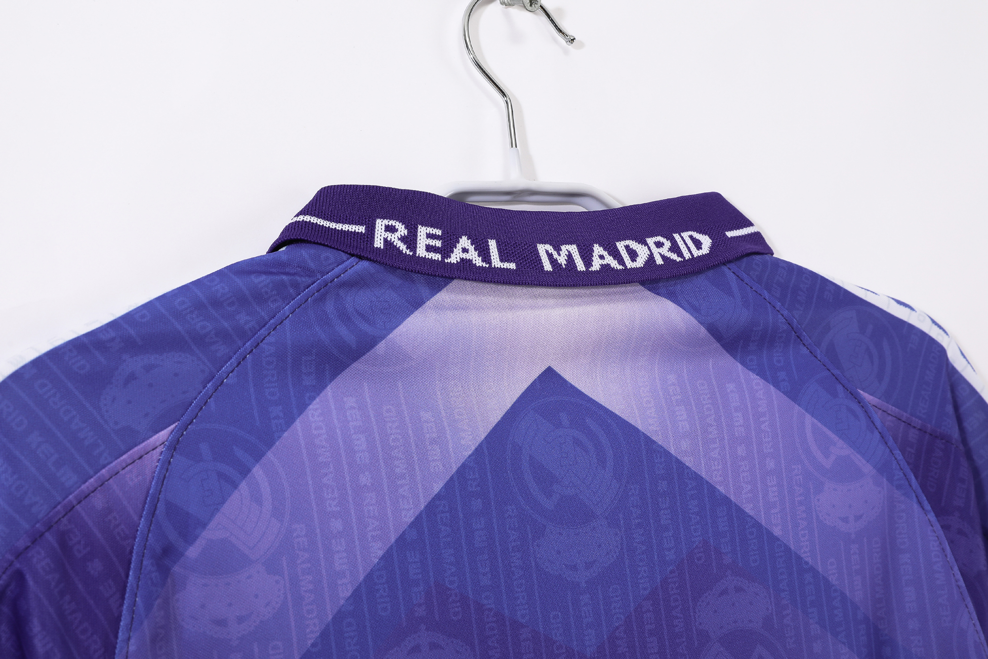 maglia real madrid 1996/97 away dettaglio colletto