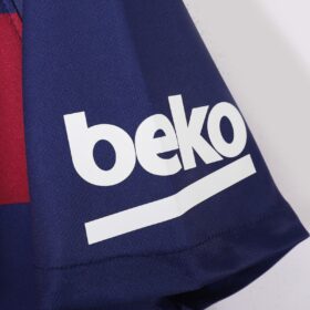camiseta barcellona a scacchi sponsor bianco sulla manica sinistra