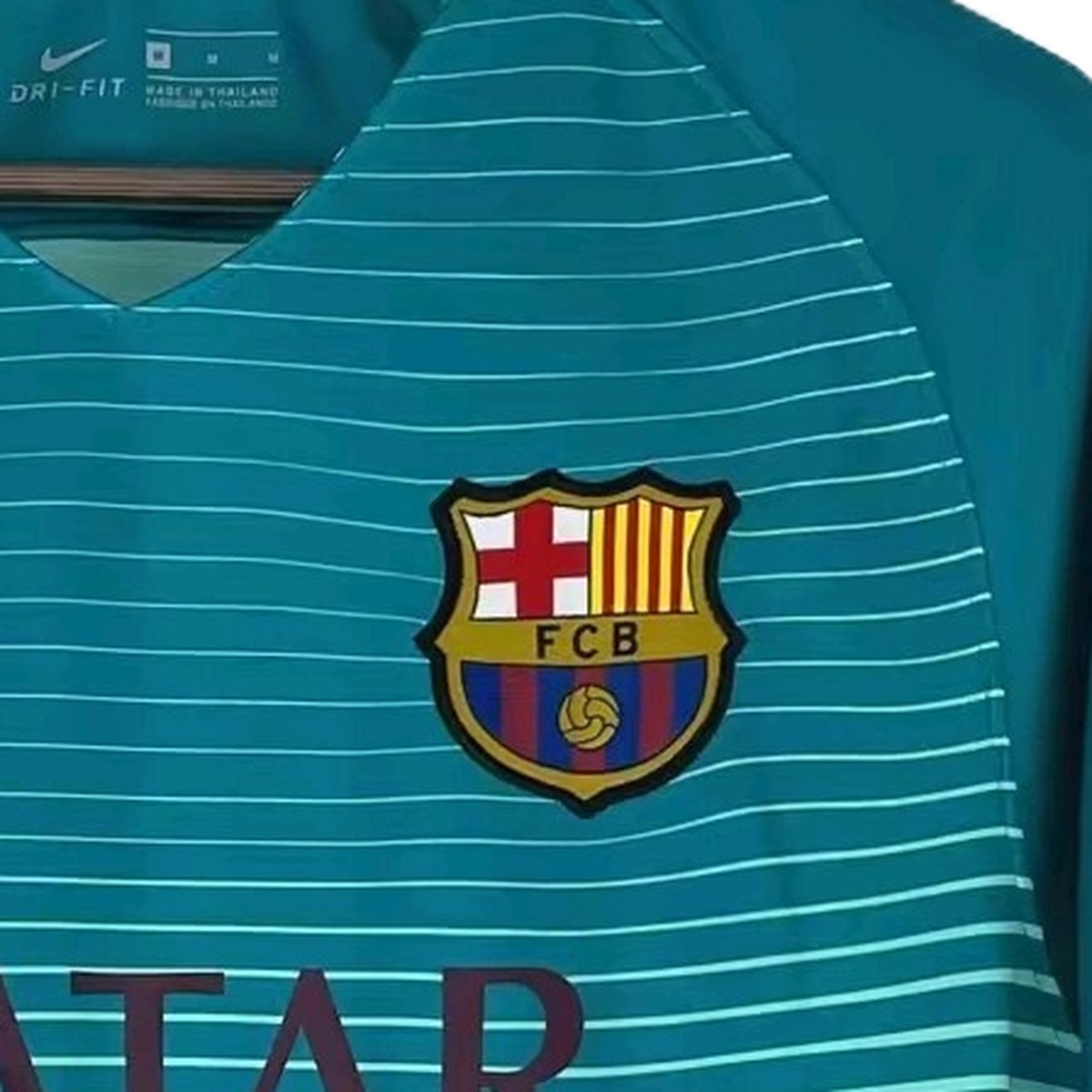 maglia barcellona third 2017 stemma sul petto
