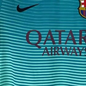 camiseta Barcelona third 2017 patrocinador granate en el pecho