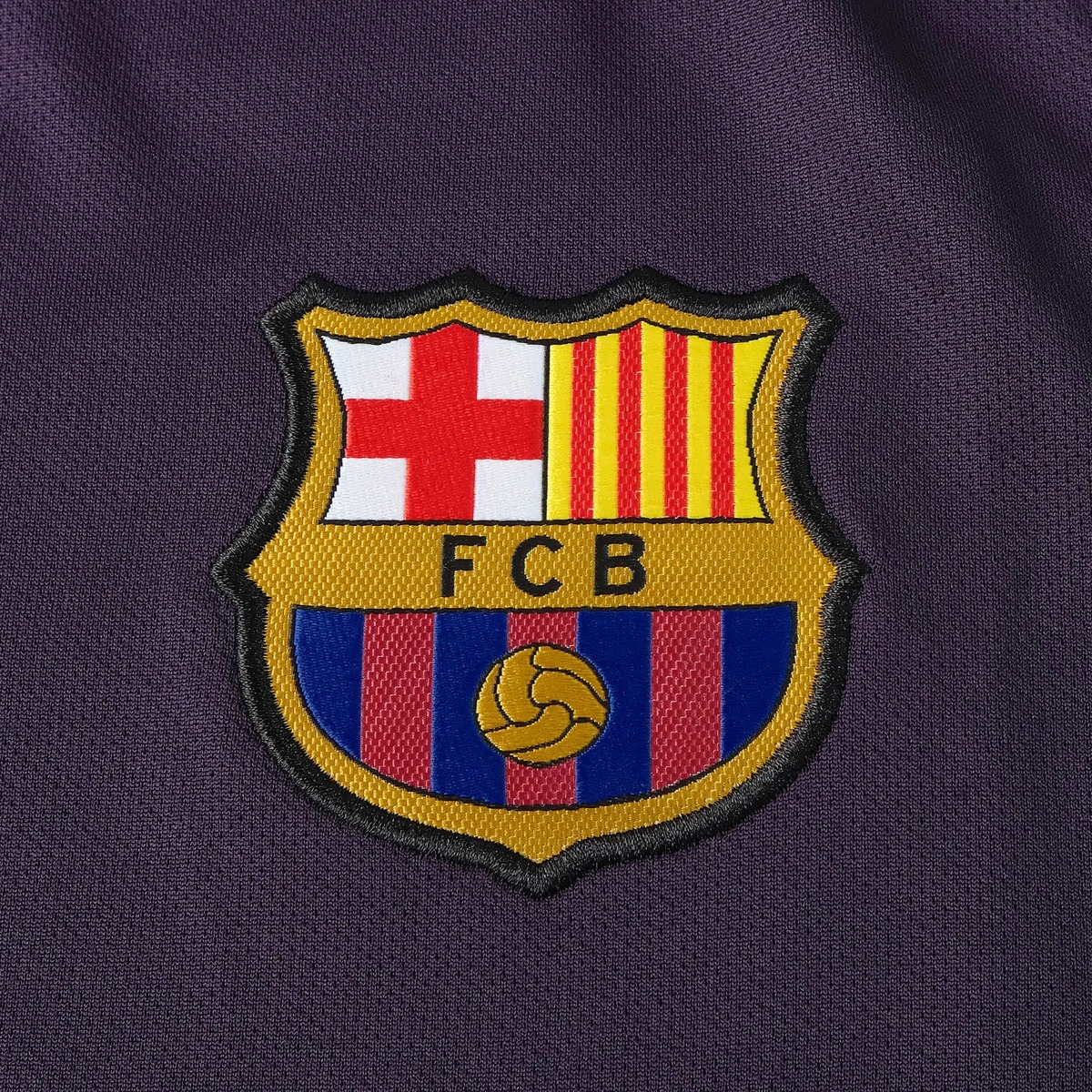 maglia barcellona away 2017 stemma ricamato sul petto