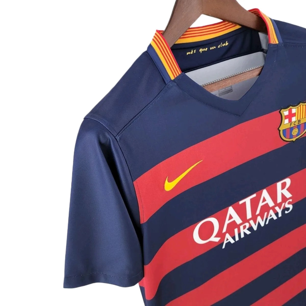maglia barcellona 2016 colletto a V con banda catalana