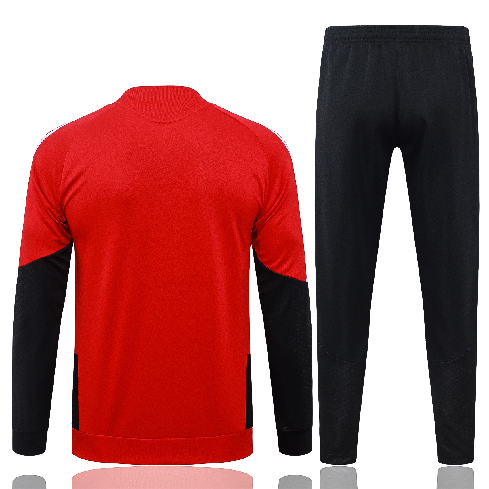 tuta arsenal rossa retro su manichino