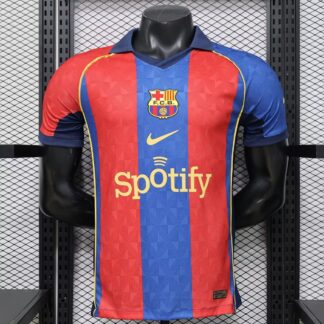 maglia barcellona oro fronte blaugrana con dettagli oro