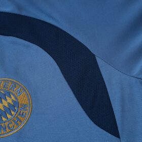 Chandal Bayern 2026/27 — Detalle de materiales y logo
