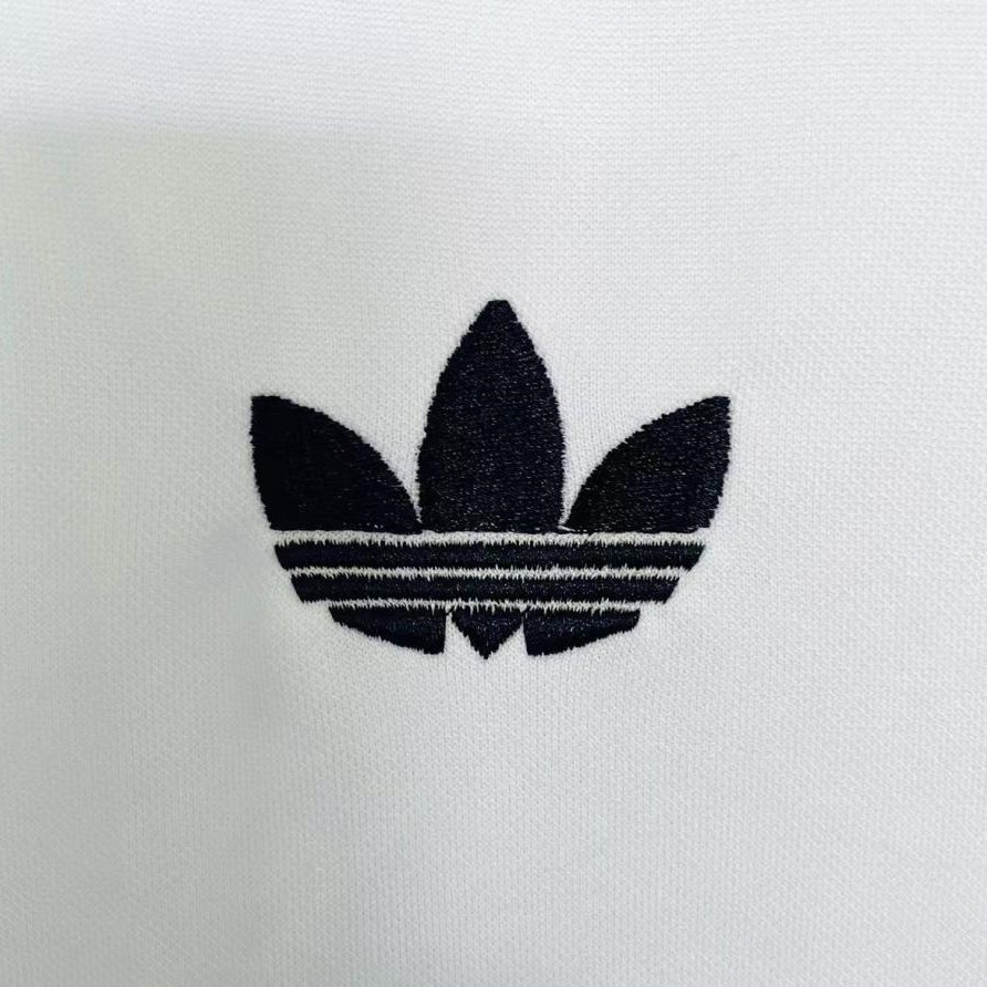 maglia real madrid retro dettaglio trifoglio adidas