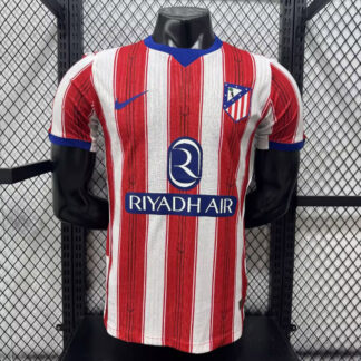 maglia atletico madrid giocatore fronte righe rosse e bianche