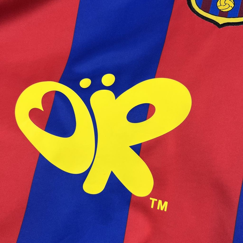 maglia barcellona special farfalla gialla da vicino