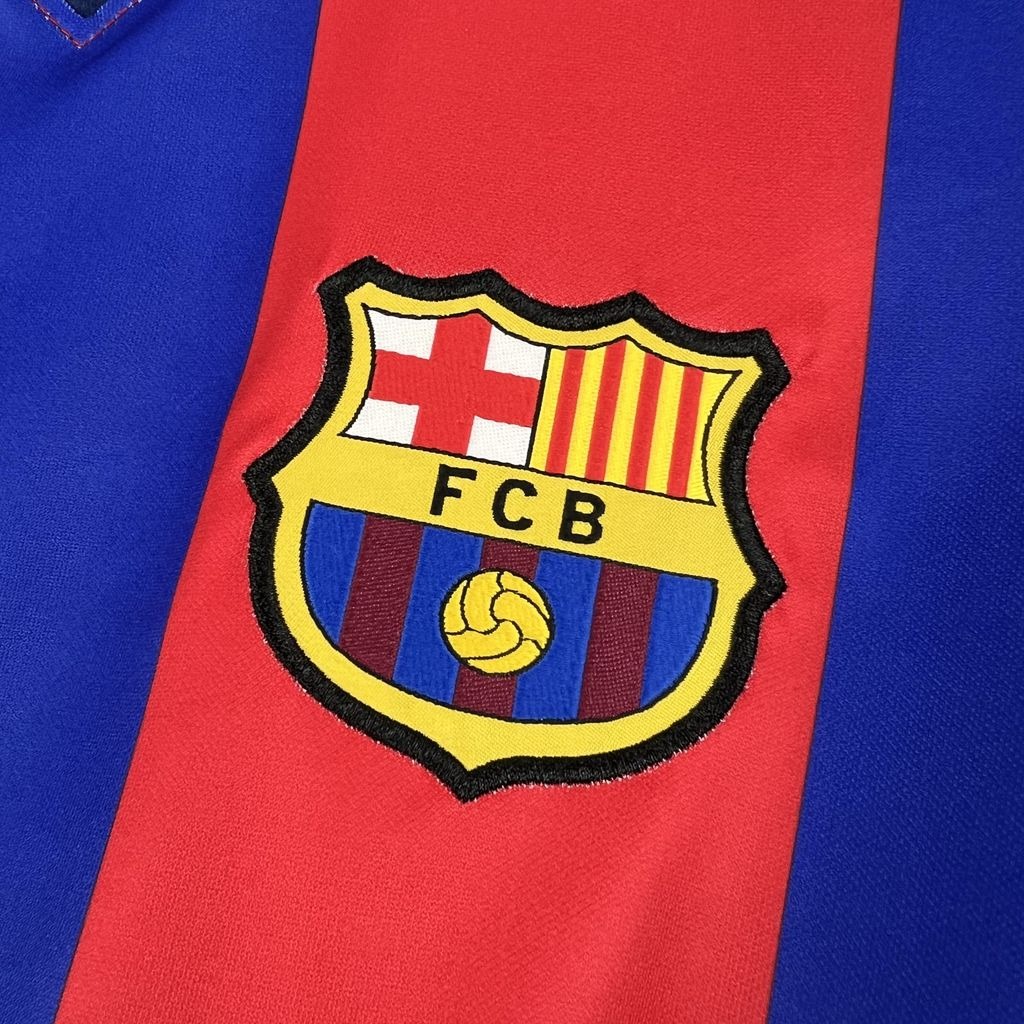 maglia barcellona special stemma sul petto
