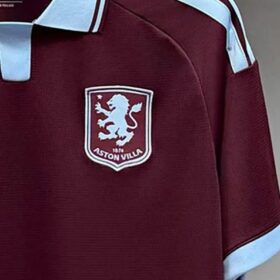 camiseta aston villa 26 27 stemma con leone