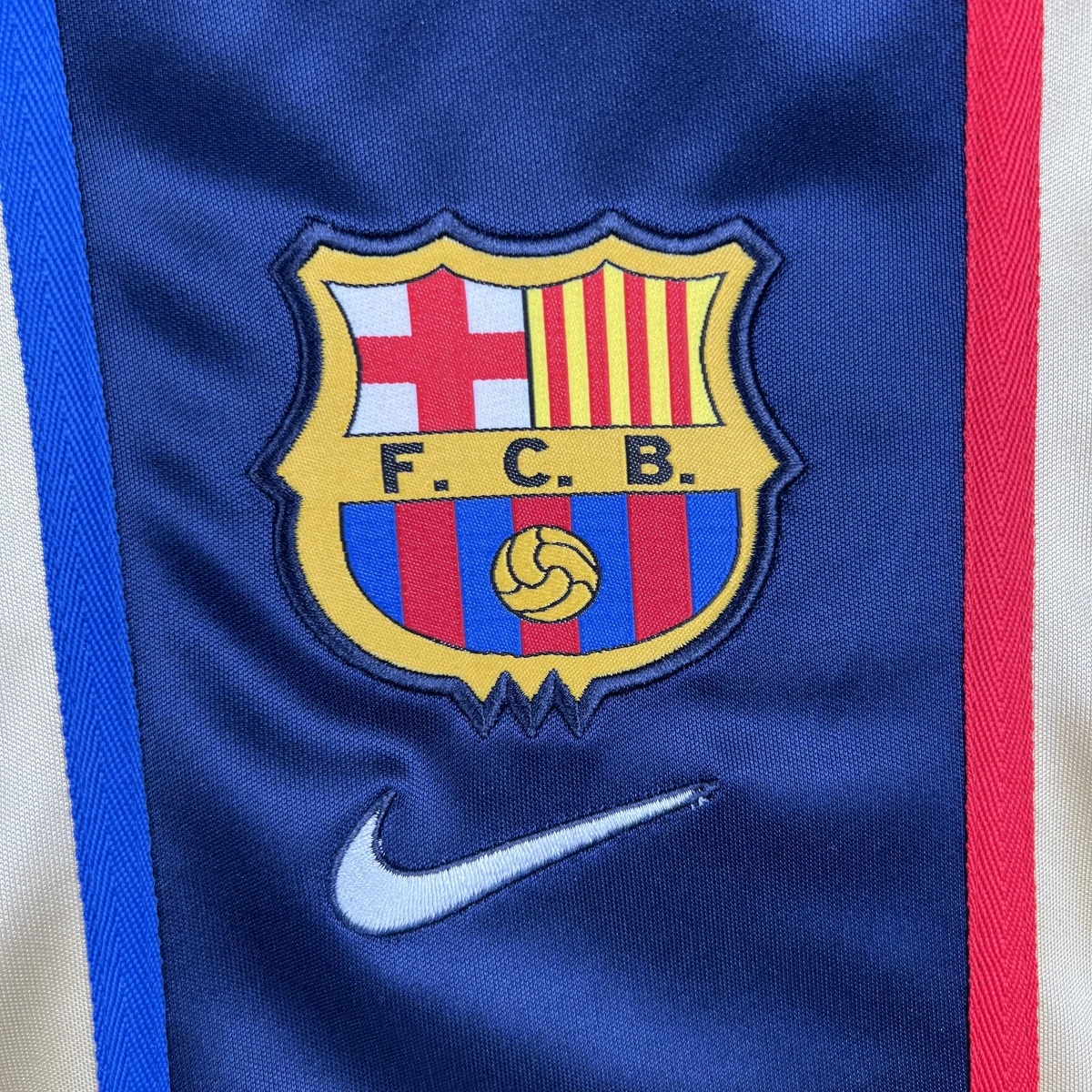 Maglia Barcellona 2003 Retro Third stemma