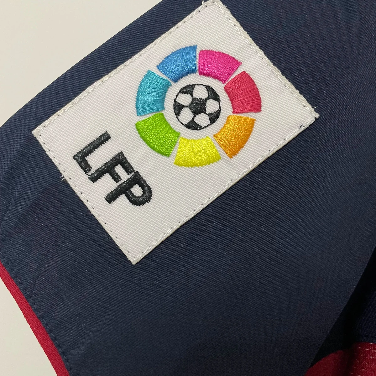 Maglia Barcellona 2004 Retro patch della lega sulla manica