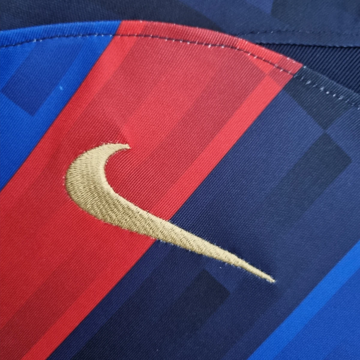 Maglia Barcellona 2022/23 Home Retro - swoosh ricamato sulla trama a mosaico